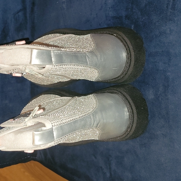 New DKNY Ava Stone Moto boots size 6 youth equals size 8 women's. - Picture 3 of 7